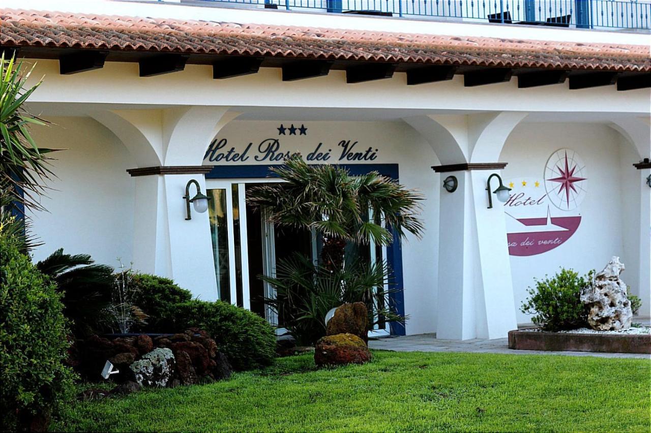 Hotel Rosa Dei Venti Castelsardo Bagian luar foto