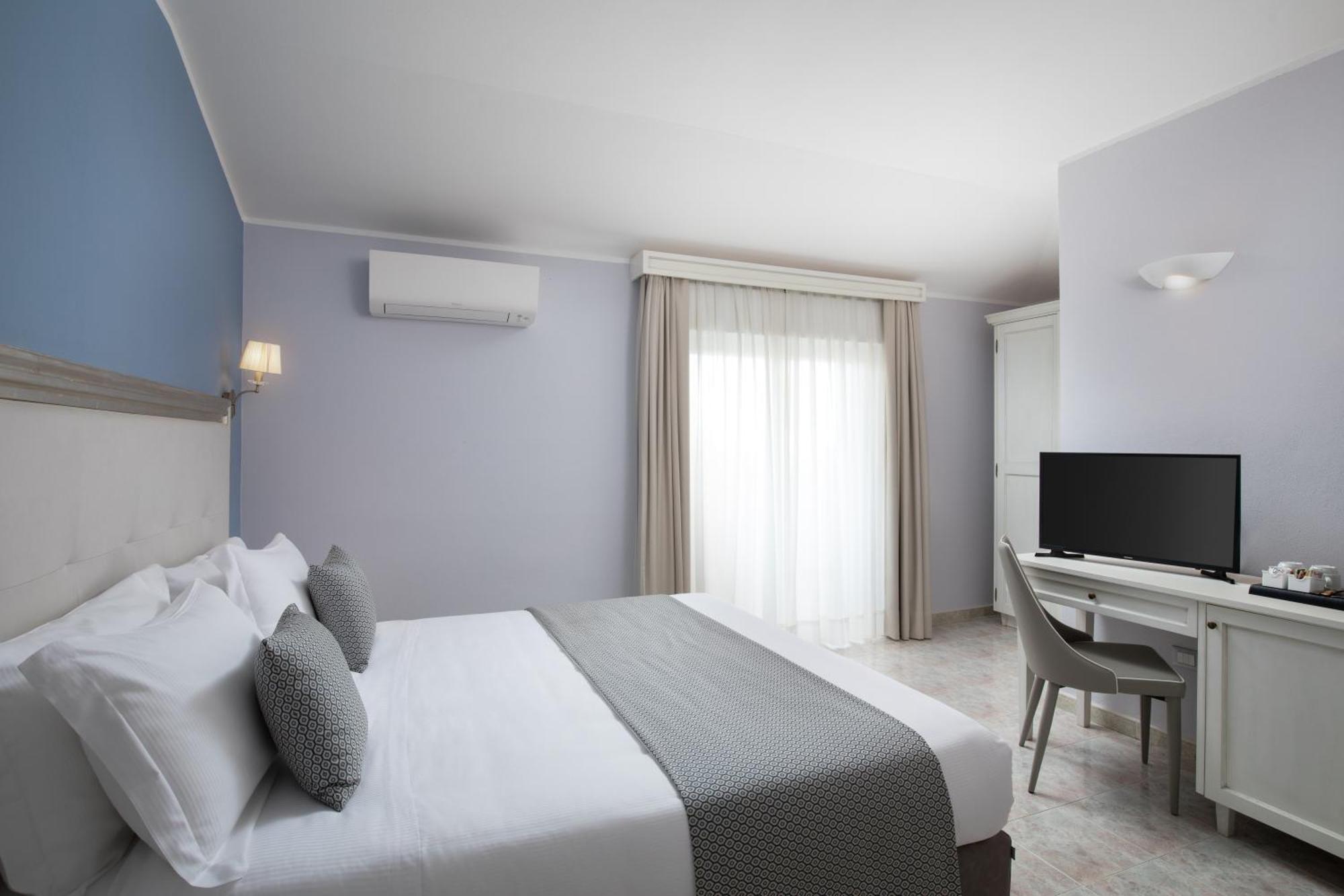Hotel Rosa Dei Venti Castelsardo Bagian luar foto
