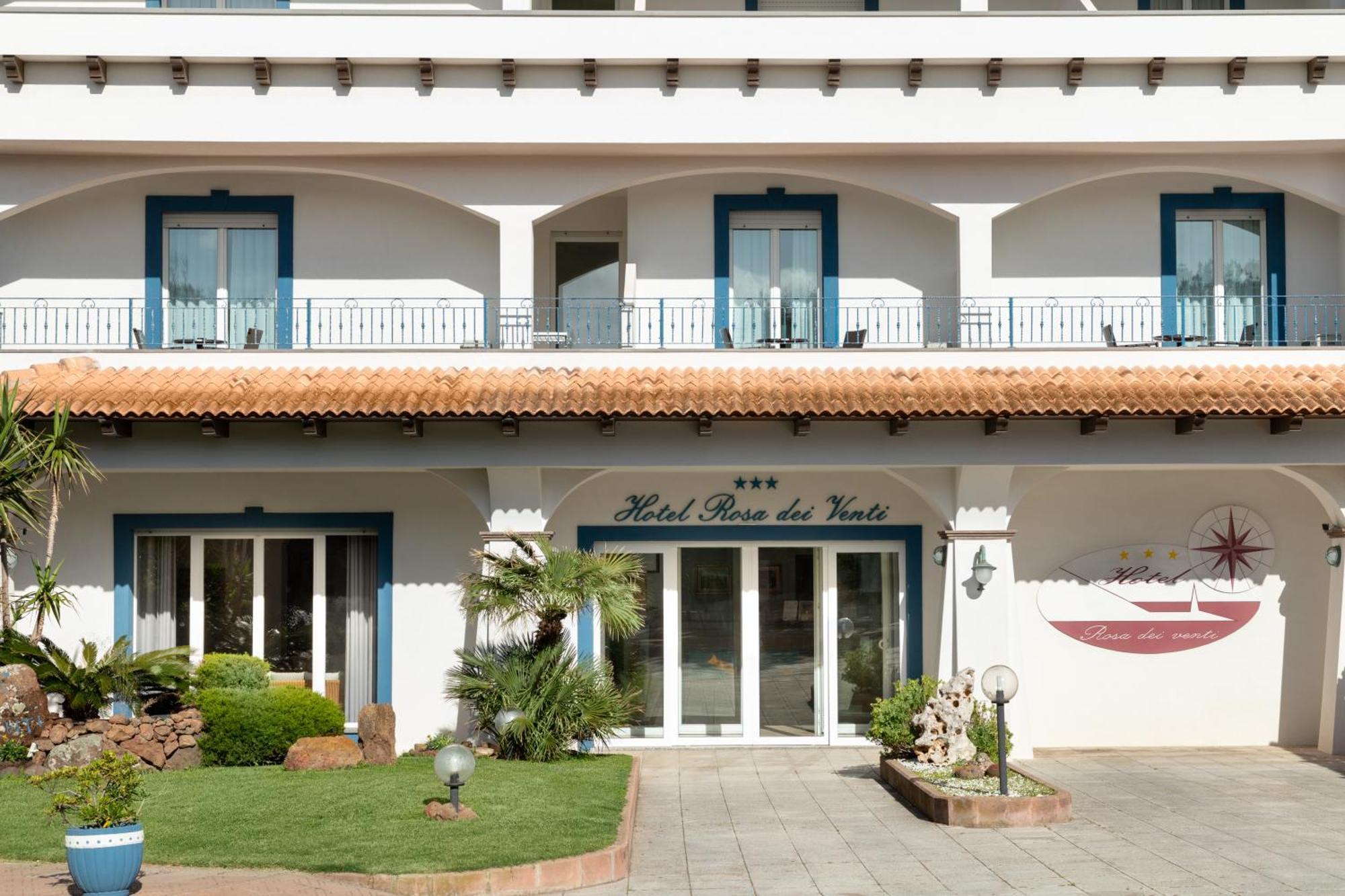 Hotel Rosa Dei Venti Castelsardo Bagian luar foto