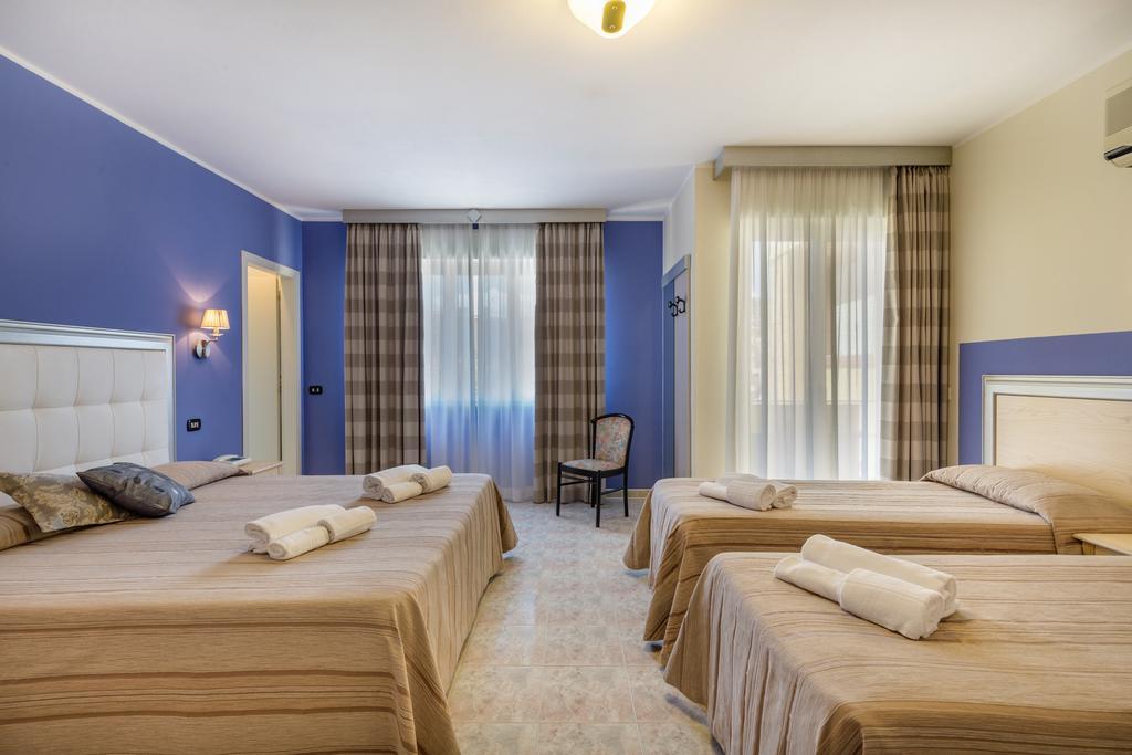 Hotel Rosa Dei Venti Castelsardo Bagian luar foto