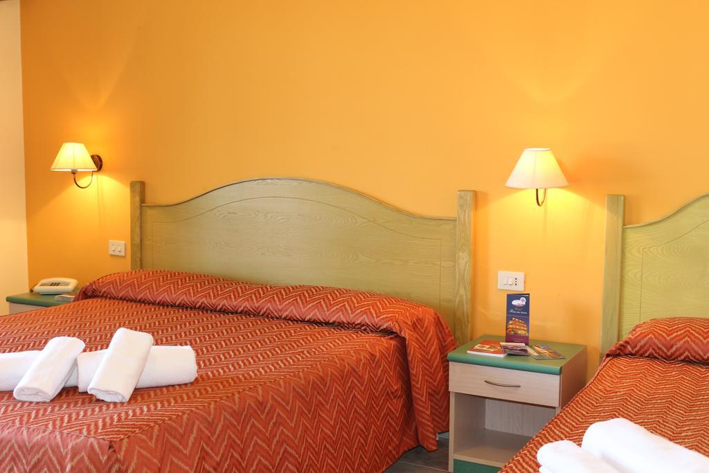 Hotel Rosa Dei Venti Castelsardo Bagian luar foto