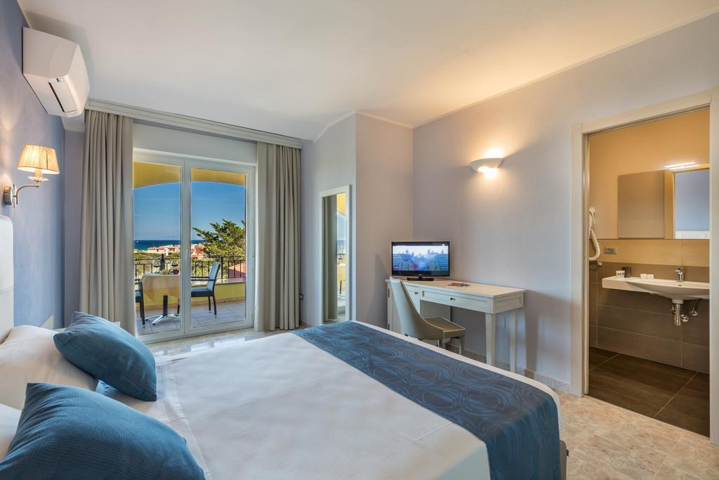 Hotel Rosa Dei Venti Castelsardo Bagian luar foto