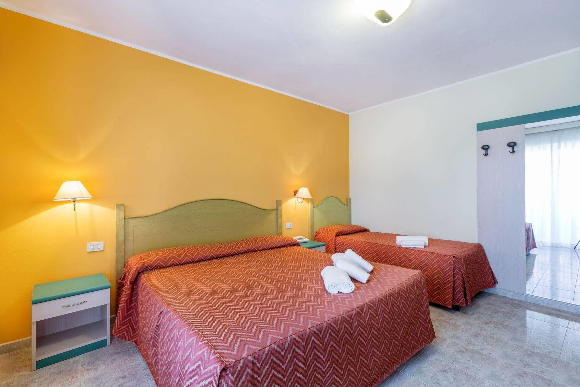 Hotel Rosa Dei Venti Castelsardo Bagian luar foto