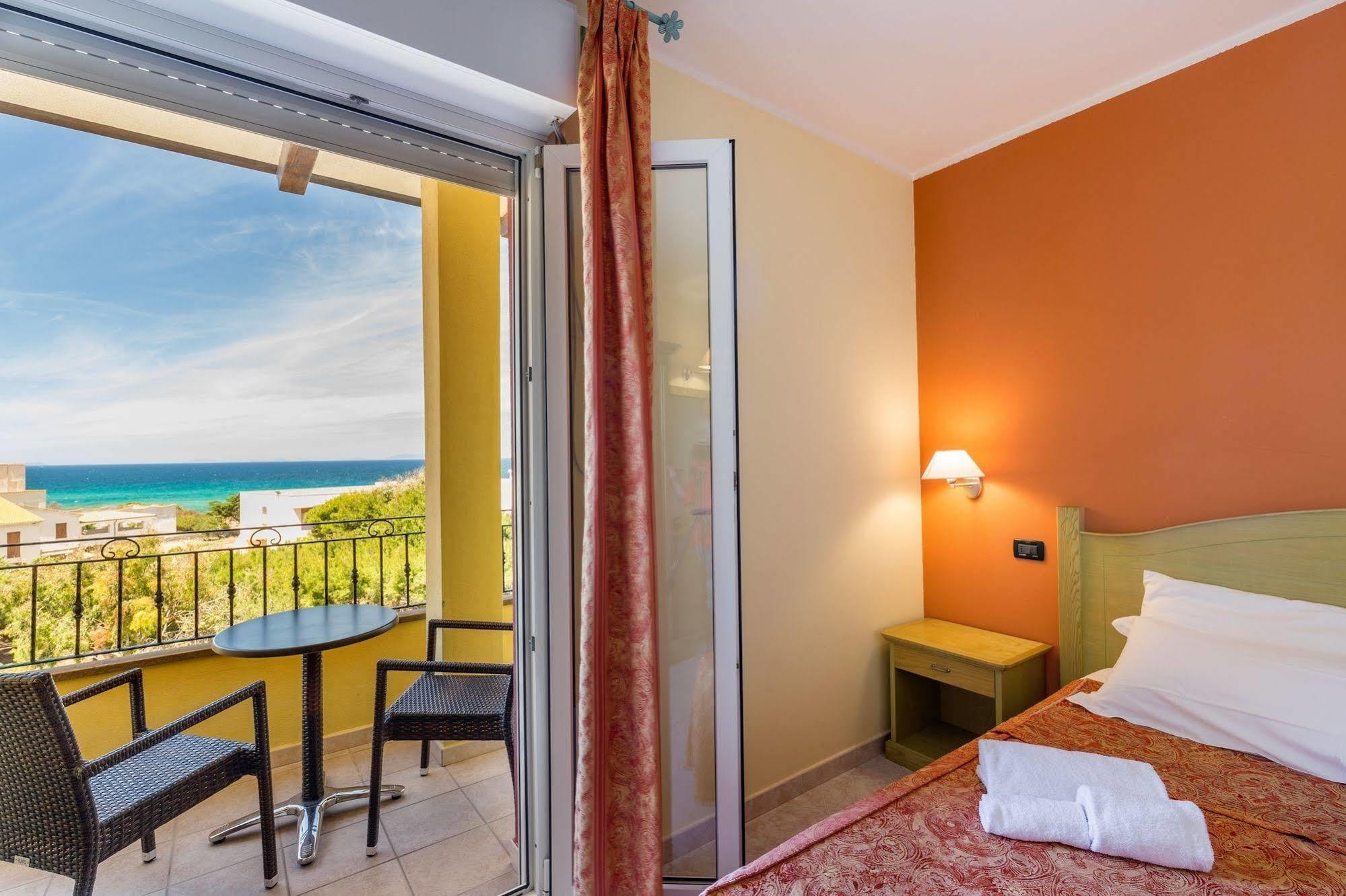 Hotel Rosa Dei Venti Castelsardo Bagian luar foto
